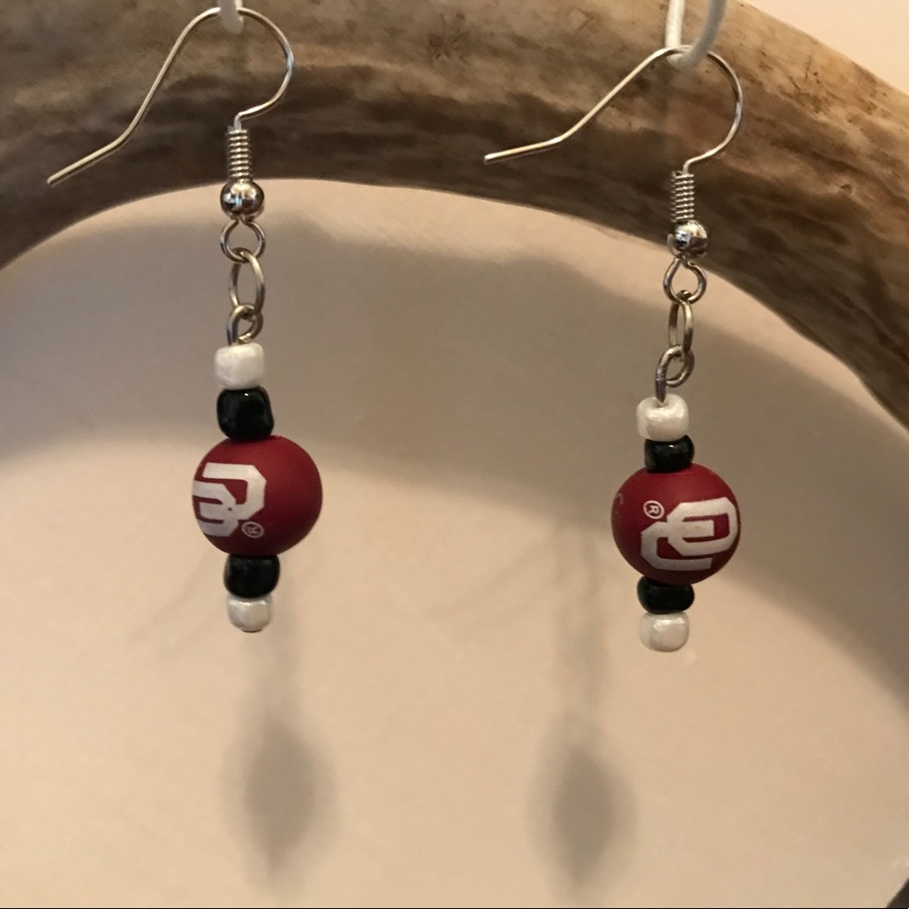 OU bead earrings